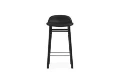 Normann Copenhagen Form Barhocker, 65 cm, Eiche Schwarz - Schwarzes Ultra-Leder -Normann Copenhagen 1380362 Form Barstool 65cm Full Uph Black Oak Ultra 41599 02
