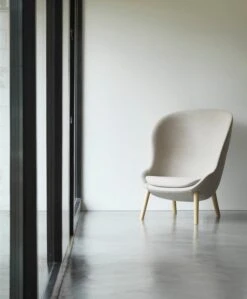 Normann Copenhagen Hyg Loungesessel, Hoch, Eiche - Main Line Flax 20 9 Normann Copenhagen Hyg Loungesessel, Hoch, Eiche - Main Line Flax 20 -Normann Copenhagen 2020 Hyg Lounge Chair High Oak LDS32 01 3