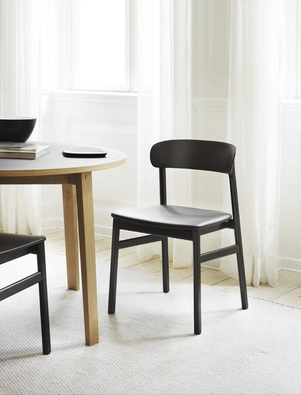Normann Copenhagen Herit Stuhl, Eiche Schwarz – Leder Schwarz – Bild 4