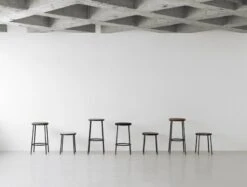 Normann Copenhagen Circa Barhocker, Schwarzer Stahl - Schwarze Eiche 13 Normann Copenhagen Circa Barhocker, Schwarzer Stahl - Schwarze Eiche -Normann Copenhagen 2021 Circa Stool Group 01 1