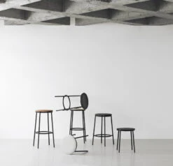 Normann Copenhagen Circa Barhocker, Schwarzer Stahl - Schwarzes Aluminium -Normann Copenhagen 2021 Circa Stool Group 02