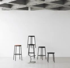Normann Copenhagen Circa Barhocker, 75 cm, Schwarzer Stahl - Eiche -Normann Copenhagen 2021 Circa Stool Group 08 1