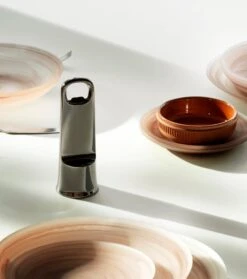 Normann Copenhagen Cosmic Glasteller, 27 Cm, Braun 12 Normann Copenhagen Cosmic Glasteller, 27 Cm, Braun -Normann Copenhagen 2022 Bell Opener Black Cosmic Brown Group