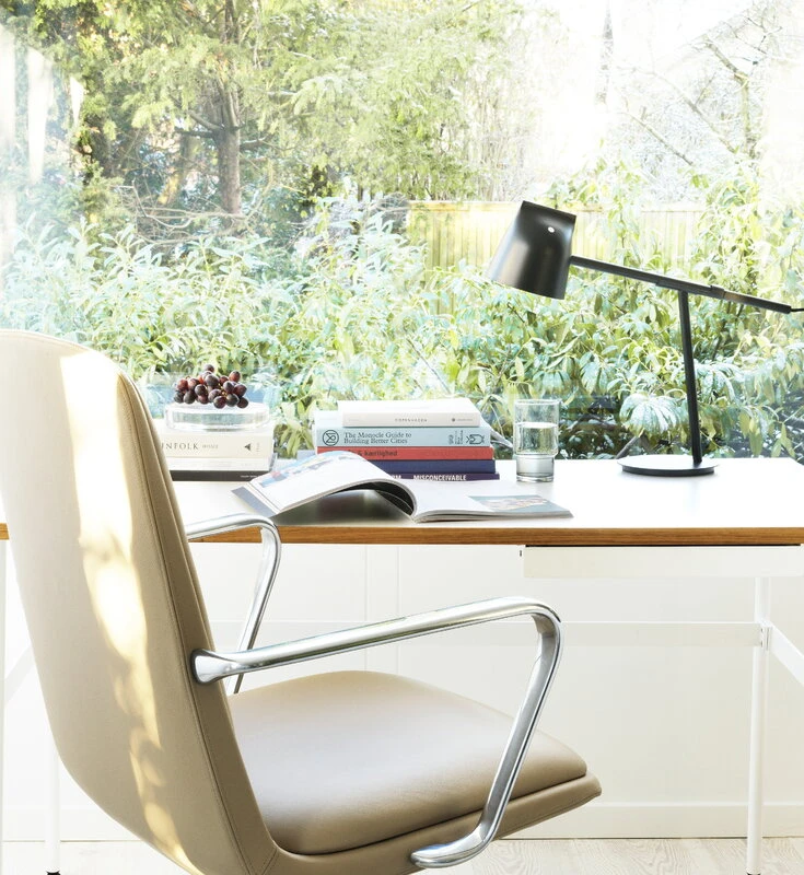 Normann Copenhagen Off Stuhl Mit 5 Rollen, Armlehnen, Alu. - Braunes Leder Ultra 8 Normann Copenhagen Off Stuhl Mit 5 Rollen, Armlehnen, Alu. - Braunes Leder Ultra – Bild 6