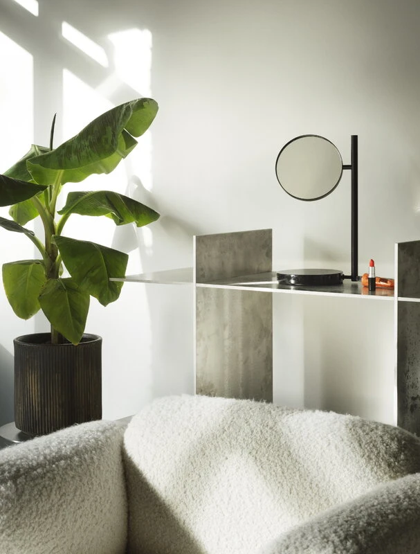 Normann Copenhagen Pose Tischspiegel, Schwarz 4 Normann Copenhagen Pose Tischspiegel, Schwarz – Bild 2