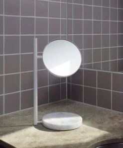 Normann Copenhagen Pose Tischspiegel, Weiß -Normann Copenhagen 2022 Pose Mirror White 03