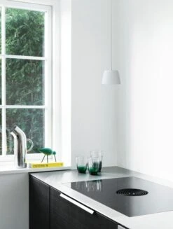 Normann Copenhagen Shorebird, Mittelgroß, Grün - Schwarz -Normann Copenhagen 2022 Tub Lamp 3 White