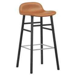 Normann Copenhagen Form Barhocker, 75 cm, Eiche Schwarz - Brandyfarbenes Ultra-Lede