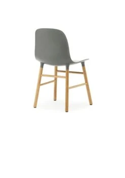 Normann Copenhagen Stuhl Form, Grau – Eiche 10 Normann Copenhagen Stuhl Form, Grau – Eiche -Normann Copenhagen 602817 Form Chair Grey Oak2