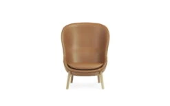 Normann Copenhagen Hyg Loungesessel, Hoch, Eiche - Brandyfarbenes Leder Ultra -Normann Copenhagen 603822 Hyg Lounge Chair High Oak Ultra 41574 02