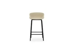 Normann Copenhagen Hyg Barhocker, 65 cm, Schwarz – Main Line Flax 20 8 Normann Copenhagen Hyg Barhocker, 65 cm, Schwarz – Main Line Flax 20 -Normann Copenhagen 604055 Hyg Barstool 65cm Full Uph Steel Black MLF20 02