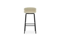 Normann Copenhagen Hyg Barhocker, 75 cm, Schwarz – Main Line Flax 20 6 Normann Copenhagen Hyg Barhocker, 75 cm, Schwarz – Main Line Flax 20 -Normann Copenhagen 604090 Hyg Barstool 75cm Full Uph Steel Black MLF20 02
