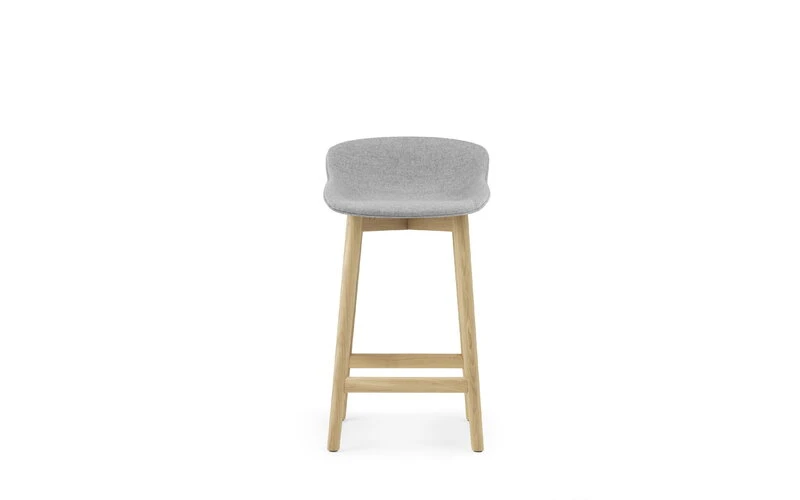 Normann Copenhagen Hyg Barhocker, 65 cm, Eiche – Synergy 16 4 Normann Copenhagen Hyg Barhocker, 65 cm, Eiche – Synergy 16 – Bild 2