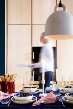 Normann Copenhagen Bell Pendelleuchte, M, Sandbeige 7 Normann Copenhagen Bell Pendelleuchte, M, Sandbeige -Normann Copenhagen Arabia Tuokio inspirational 5 28129