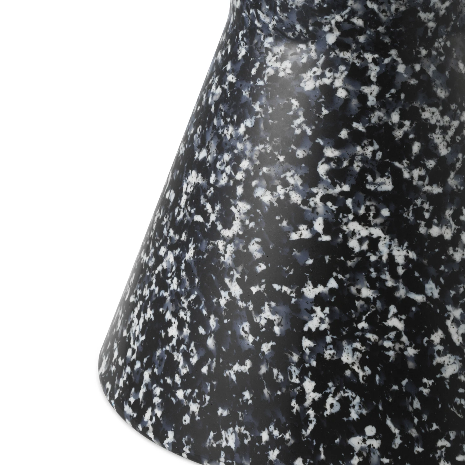 Beistelltisch Bit Cone Plastikmaterial / Beistelltisch - 100% Recycling-Kunststoff / Ø 36 Cm - Normann Copenhagen 6 Beistelltisch Bit Cone Plastikmaterial / Beistelltisch - 100% Recycling-Kunststoff / Ø 36 Cm - Normann Copenhagen – Bild 4