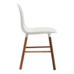 Normann Copenhagen Form Stuhl, Weiß – Nussbaum 8 Normann Copenhagen Form Stuhl, Weiß – Nussbaum -Normann Copenhagen form chair walnut white 2 VS
