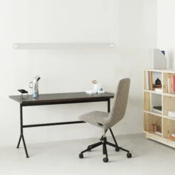 Schreibtisch Kip Holz Braun / 150 X 80 Cm - Normann Copenhagen -Normann Copenhagen schreibtisch kip dunkelbraun madeindesign 416952 original