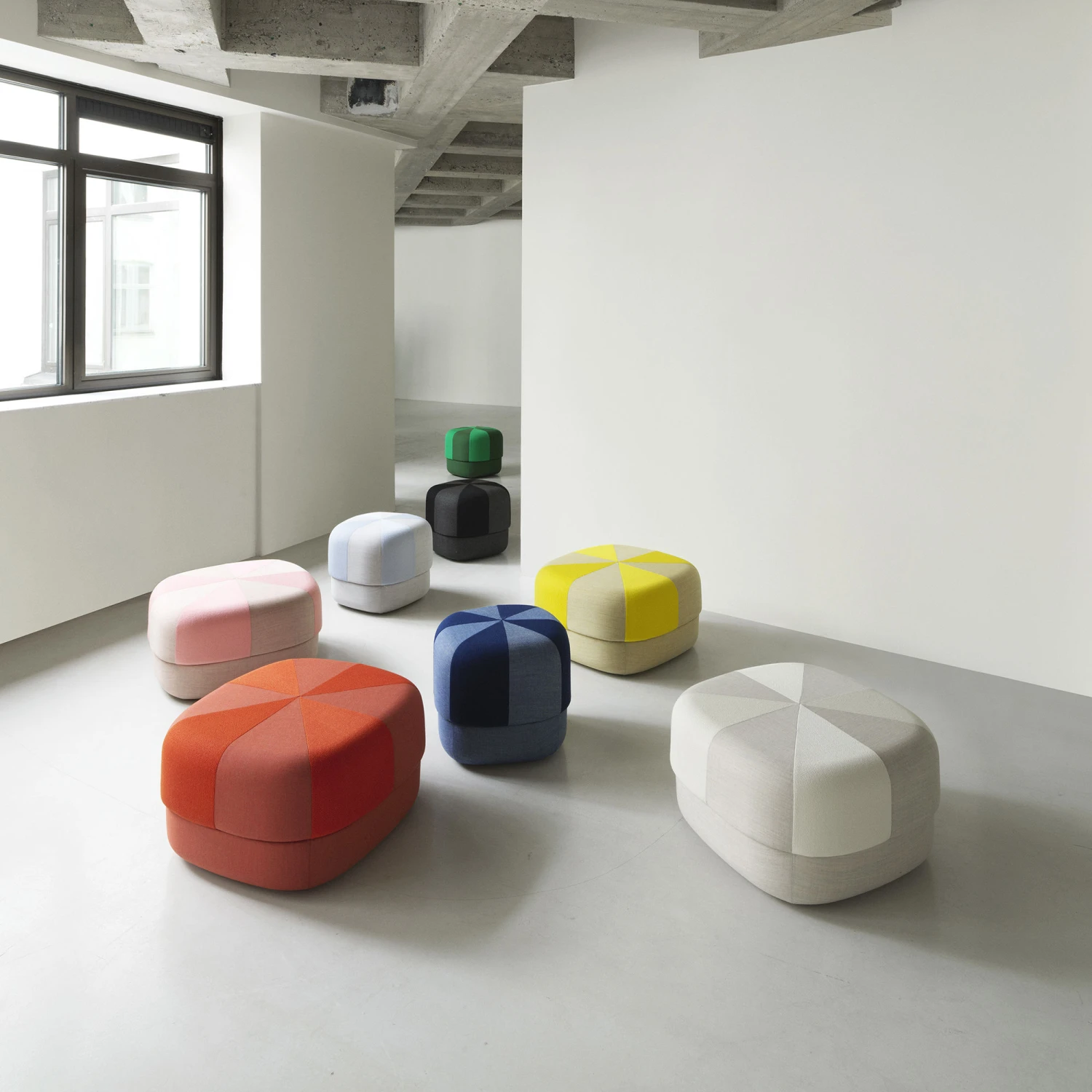 Sitzkissen Circus Duo Textil Beige / Large - Ø 65 Cm - Normann Copenhagen 4 Sitzkissen Circus Duo Textil Beige / Large - Ø 65 Cm - Normann Copenhagen – Bild 2