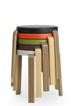 Stappelbarer Hocker Tap Stool Plastikmaterial Holz / Nussbaum & Schaumstoff - Normann Copenhagen 9 Stappelbarer Hocker Tap Stool Plastikmaterial Holz / Nussbaum & Schaumstoff - Normann Copenhagen -Normann Copenhagen stappelbarer hocker tap stool grau graue standbeine nussbaum madeindesign 276062 original