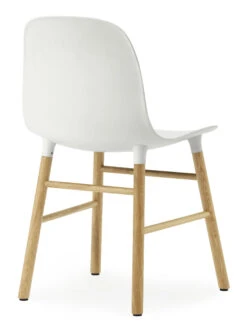Stuhl Form Plastikmaterial Weiß Holz Natur / Stuhlbeine Aus Eiche - Normann Copenhagen -Normann Copenhagen stuhl form weiss eiche madeindesign 235747 original