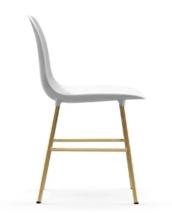 Stuhl Form Plastikmaterial Weiß Gold / Stuhlbeine Messing - Normann Copenhagen -Normann Copenhagen stuhl form weiss messing madeindesign 310116 original