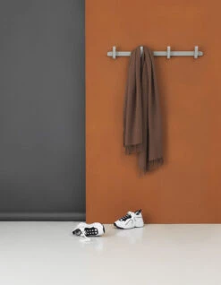 Wandgarderobe Hoop Holz Schwarz / 4 Haken - Normann Copenhagen 8 Wandgarderobe Hoop Holz Schwarz / 4 Haken - Normann Copenhagen -Normann Copenhagen wandgarderobe hoop schwarz madeindesign 310357 original