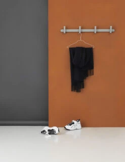 Wandgarderobe Hoop Holz Schwarz / 4 Haken - Normann Copenhagen 9 Wandgarderobe Hoop Holz Schwarz / 4 Haken - Normann Copenhagen -Normann Copenhagen wandgarderobe hoop schwarz madeindesign 310358 original